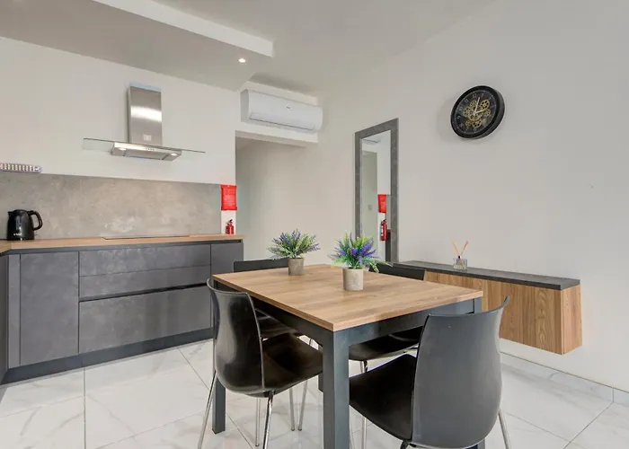 Fully Equipped One Bedroom In St Julians شقة سانت جوليان