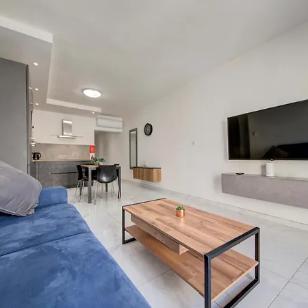 Fully Equipped One Bedroom In St Julians