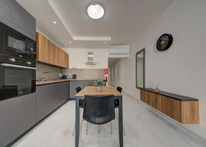 Fully Equipped One Bedroom In St Julians Apartament St. Julian's